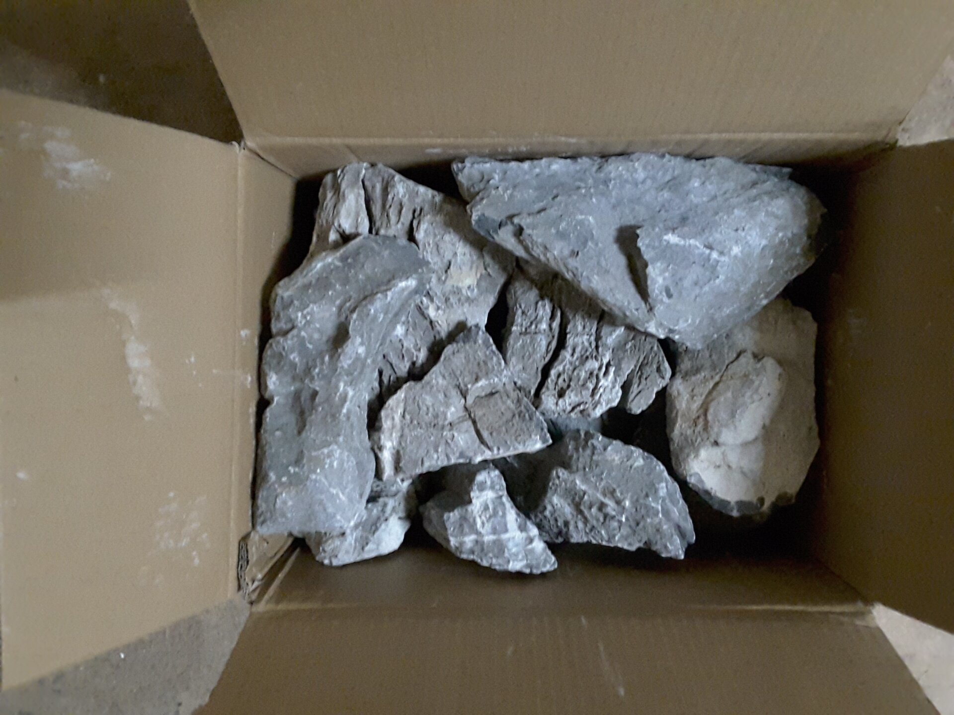 סלע בזלת טבעי בצבע אפור 20 ק"ג